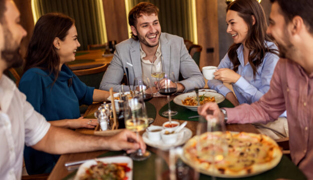 Bar e ristoranti: nel 2025 consumi a 100 miliardi di euro (+3,7%) ma calano le imprese in Italia