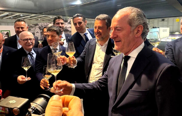 &ldquo;Il vino per l&rsquo;Italia &egrave; ricchezza, cultura e presidio dei territori, delle aree interne e collinari&rdquo;