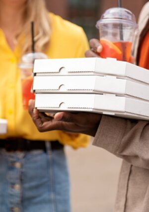 Under 30, l&rsquo;80% ricorre al take-away, il 73% al food delivery ed il 71% al consumo on-the-go