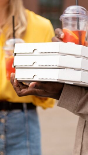 Under 30, l&rsquo;80% ricorre al take-away, il 73% al food delivery ed il 71% al consumo on-the-go