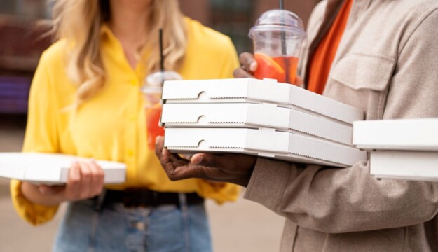 Under 30, l&rsquo;80% ricorre al take-away, il 73% al food delivery ed il 71% al consumo on-the-go