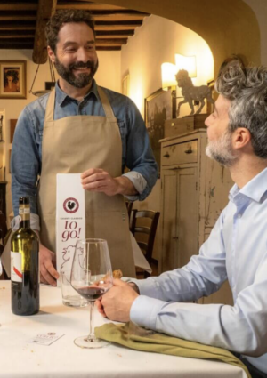 Moderazione al ristorante, e il vino che avanza si porta via. La nuova campagna del Chianti Classico