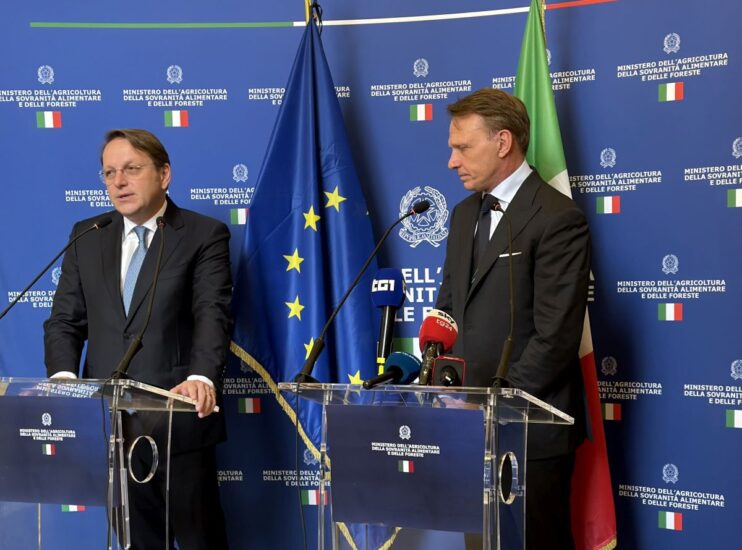 Il Commissario Ue Várhelyi e il Ministro Lollobrigida (credit: WineNews) 