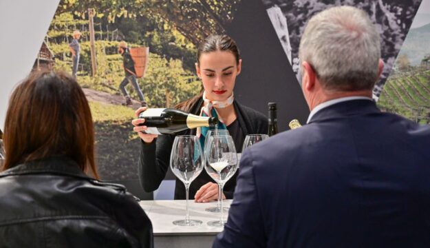 Esiste un modo di bere vino &ldquo;all&rsquo;italiana&rdquo;? S&igrave;, e lo racconter&agrave; Vinitaly 2026 a Verona