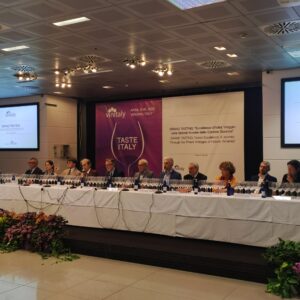 &ldquo;Eccellenze d&rsquo;Italia&rdquo;: un viaggio tra cantine storiche, territori top, vini-icona e grandi annate