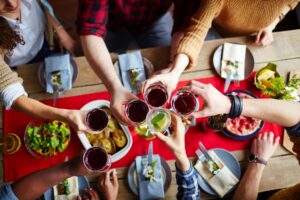 Vino e salute: Irvas e la scienza rileggono il ruolo del bicchiere a tavola