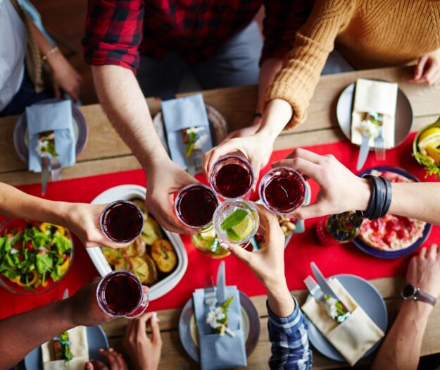 Vino e salute: Irvas e la scienza rileggono il ruolo del bicchiere a tavola