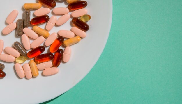 Integratori e vitamine: da supporto occasionale a rituale quotidiano di benessere per gli italiani