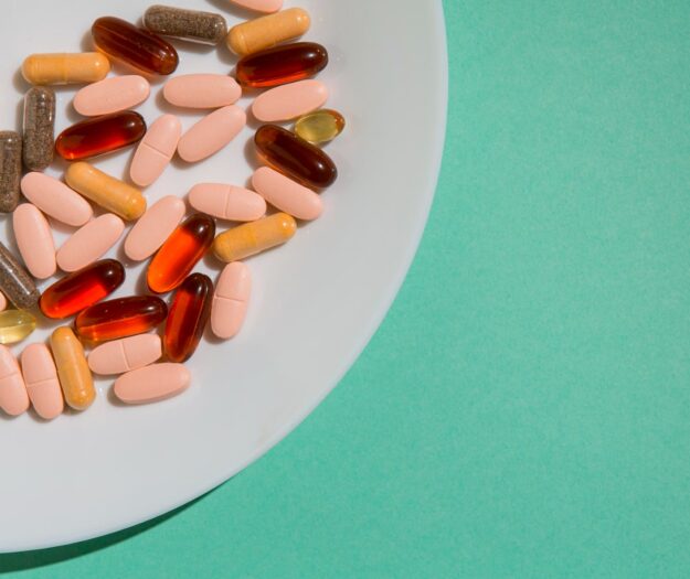 Integratori e vitamine: da supporto occasionale a rituale quotidiano di benessere per gli italiani