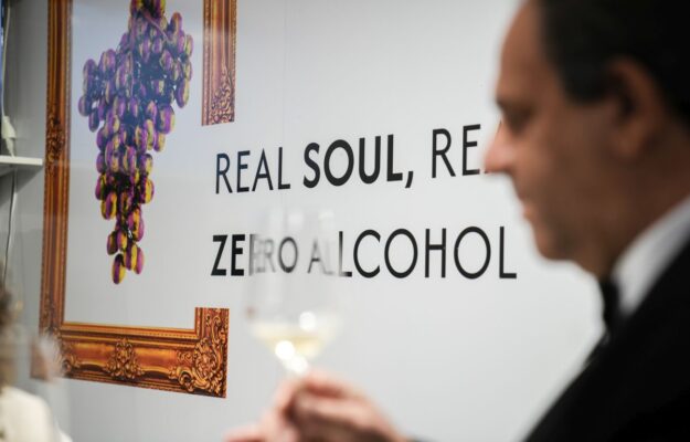 Vini No-Lo, c&rsquo;&egrave; chi ci crede, anche in Italia. Guardando ad un mercato, da 2,4 miliardi di dollari