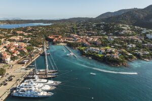 Tra fine wines, esclusivit&agrave; e bespoke experiences: in Costa Smeralda, dove il lusso &egrave; senza tempo