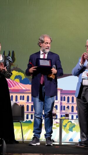 &ldquo;Enologo ad honorem&rdquo;: il riconoscimento al direttore WineNews Alessandro Regoli