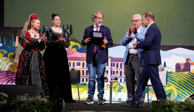 &ldquo;Enologo ad honorem&rdquo;: il riconoscimento al direttore WineNews Alessandro Regoli