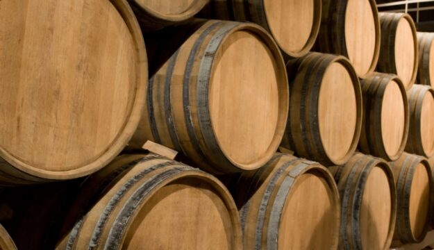 &ldquo;Cantina Italia&rdquo;, wine stocks remain high: in April 2026 +5.6% on 2025