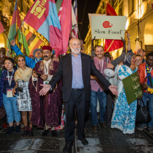 Dalle osterie delle sue Langhe al mondo: Slow Food celebra ricordo ed eredit&agrave; di Carlo Petrini