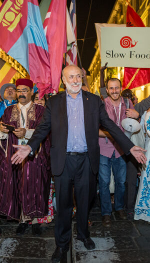 Dalle osterie delle sue Langhe al mondo: Slow Food celebra ricordo ed eredit&agrave; di Carlo Petrini