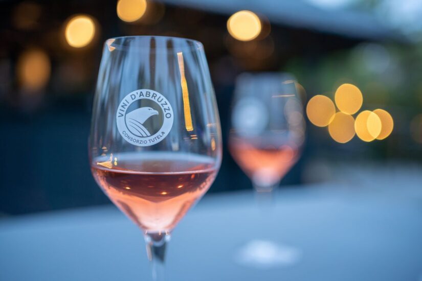 Il Cerasuolo del Consorzio Vini d’Abruzzo nei calici di “Rose Rosé” nelle boutique di Via Borgognona a Roma