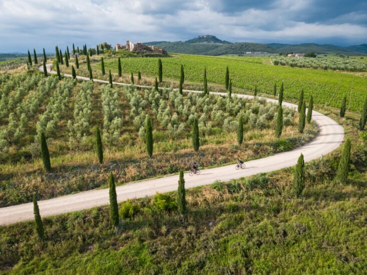 Il “Tuscany Trail”, evento che ha fatto la storia del bikepacking, tra i vigneti del Consorzio dei Vini della Maremma Toscana