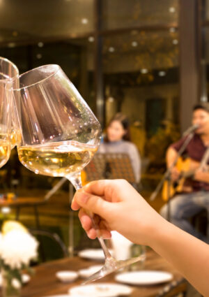 Se il vino diventa &ldquo;pi&ugrave; buono&rdquo; quando si degusta ascoltando musica dal vivo