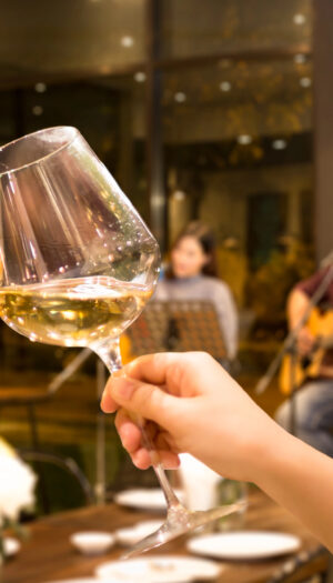 Se il vino diventa &ldquo;pi&ugrave; buono&rdquo; quando si degusta ascoltando musica dal vivo