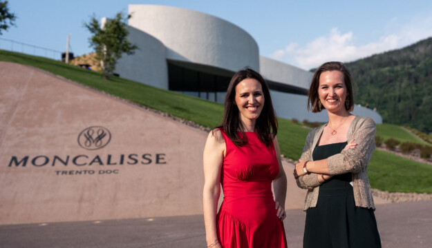 Moncalisse, the Trentodoc winery of sisters Julia and Karoline Walch opens its doors