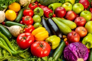 La voglia di frutta e verdura per una sana alimentazione si confronta con il contesto economico
