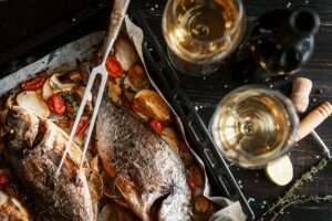 Cresce la consapevolezza nel consumo di pesce tra stagionalit&agrave;, sostenibilit&agrave; e wine pairing