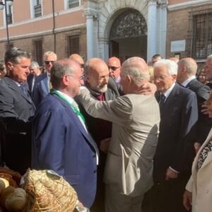 Il mondo ricorda Carlo Petrini, dalla parte dei contadini, amico di Papi e Re