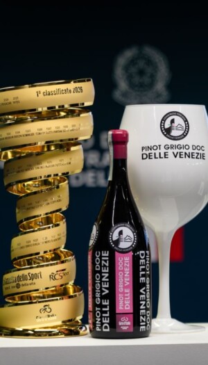 &ldquo;Giro d&rsquo;Italia&rdquo; 2026, il Pinot Grigio Doc Delle Venezie fa salire sul podio anche il vino italiano