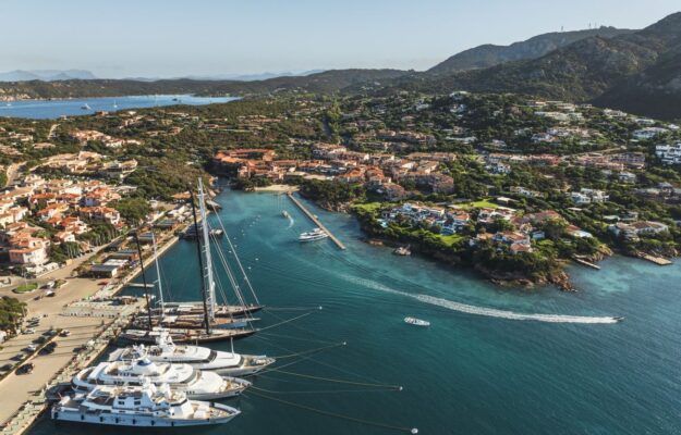 In Costa Smeralda, dove il lusso non conosce crisi e il vino &egrave; sinonimo di status&nbsp;