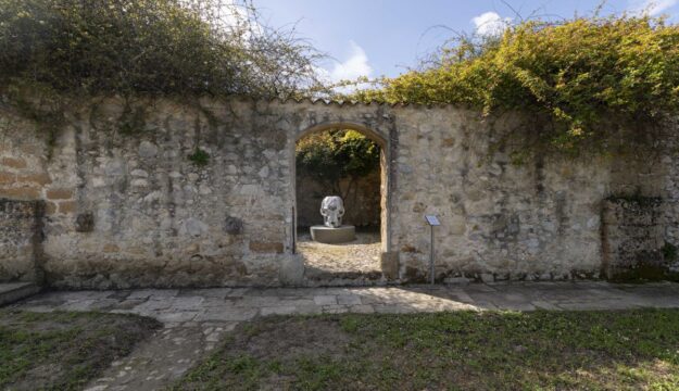 Monira Al Qadiri, tra le protagoniste dell&rsquo;arte contemporanea, per la Tenuta Planeta dell&rsquo;Ulmo
