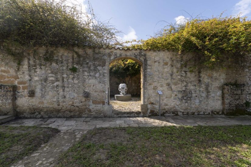 “Viaggio in Sicilia” #10 (ph: studio505, courtesy Monira Al Qadiri e Planeta Cultura)