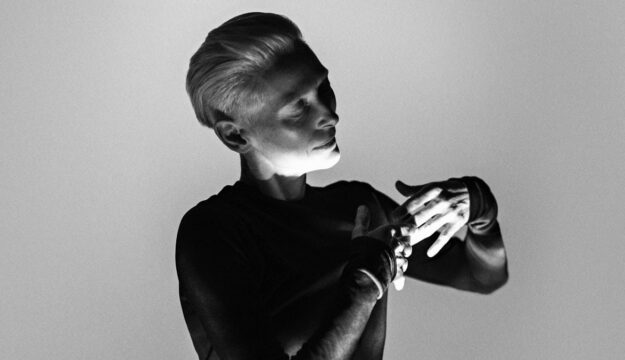 Lo Champagne ispira una performance di Tilda Swinton al Museo Guggenheim di Bilbao