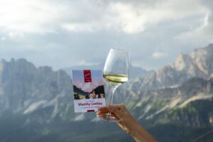 Il vino italiano sale in alta quota per guardare al futuro, tra le vette delle Dolomiti di Cortina