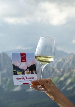 Il vino italiano sale in alta quota per guardare al futuro, tra le vette delle Dolomiti di Cortina