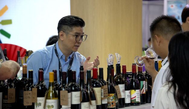 Tra Cina e Brasile, &egrave; positivo il sentiment per il vino italiano, in tour con Vinitaly e Veronafiere