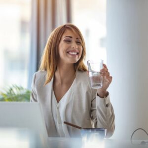Estate e idratazione, 8 lavoratori su 10 non bevono a sufficienza nell&rsquo;orario d&rsquo;ufficio