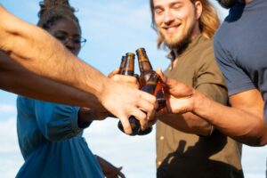 La birra analcolica conquista l&rsquo;estate 2026, e cambia la socialit&agrave; dei giovani
