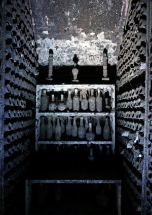 Georgia, aperta la cantina di Stalin: 40.000 bottiglie all&rsquo;asta per finanziare una scuola enologica