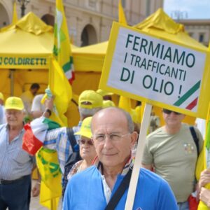 Bari, 1.000 olivicoltori in piazza contro i &ldquo;trafficanti&rdquo; di olio: &ldquo;serve una riforma della filiera&rdquo;