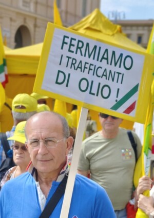 Bari, 1.000 olivicoltori in piazza contro i &ldquo;trafficanti&rdquo; di olio: &ldquo;serve una riforma della filiera&rdquo;