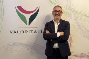 Il vino italiano resta &ldquo;in mezzo al guado&rdquo;, ma &ldquo;il bicchiere &egrave; &ldquo;leggermente&rdquo; mezzo pieno&rdquo;