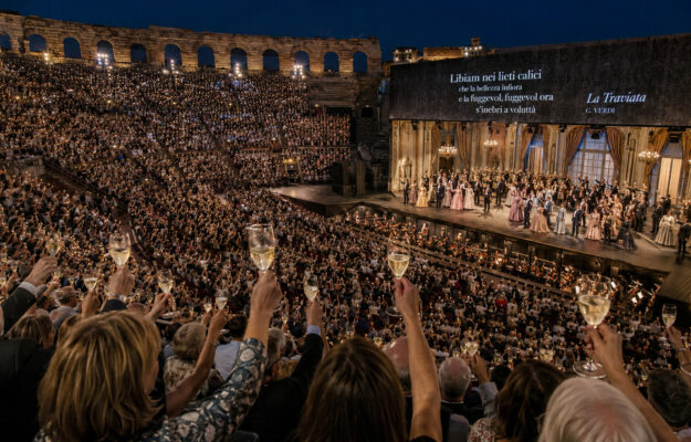 ARENA DI VERONA, BELLEZZA, BRINDISI, CONEGLIANO VALDOBBIADENE PROSECCO SUPERIORE DOCG, CONVIVIALITA', CUCINA ITALIANA, ECCELLENZA ITALIANA, FONDAZIONE ARENA DI VERONA, MADE IN ITALY, MINISTERO DEL TURISMO, MINISTERO DELL'AGRICOLTURA, MINISTERO DELLA CULTURA, MINISTERO DELLO SPORT, PATRIMONIO UNESCO, RAI 1, VERONAFIERE, VINITALY, Italia