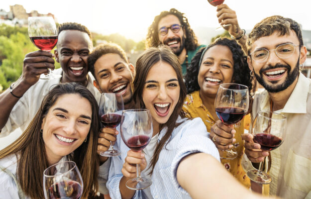 I giovani sono distanti dal vino o &egrave; il vino ad essere distante dai giovani? Parola alla GenZ