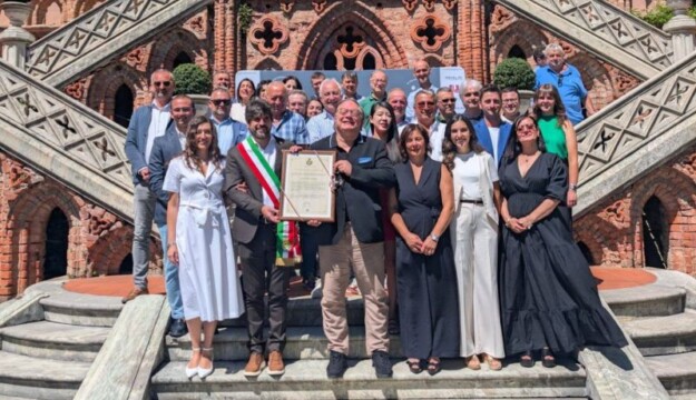 Il wine critic Ian D&rsquo;Agata cittadino onorario di Novello, terra della Nas-c&euml;tta, nelle Langhe