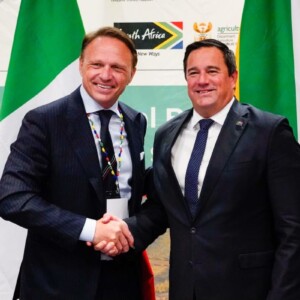 L&rsquo;uva da tavola italiana alla conquista del Sudafrica: l&rsquo;incontro bilaterale accelera sull&rsquo;export