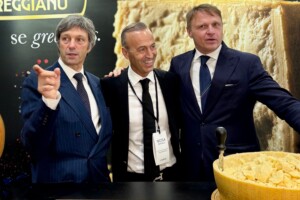 Il Parmigiano Reggiano, pi&ugrave; forte dei dazi e delle crisi diplomatiche, cresce ancora in Usa nel 2026
