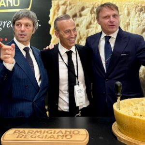 Il Parmigiano Reggiano, pi&ugrave; forte dei dazi e delle crisi diplomatiche, cresce ancora in Usa nel 2026