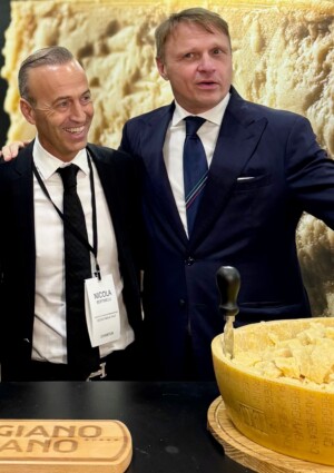 Il Parmigiano Reggiano, pi&ugrave; forte dei dazi e delle crisi diplomatiche, cresce ancora in Usa nel 2026