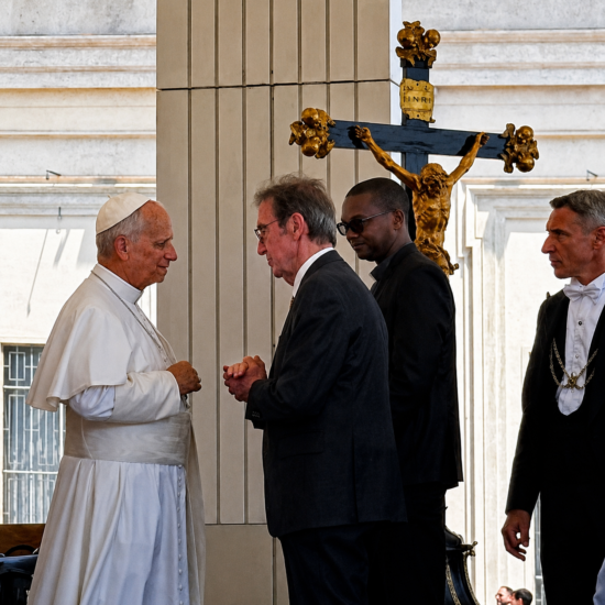 Papa Leone XIV con il presidente degli enologi italiani e mondiali, Riccardo Cotarella